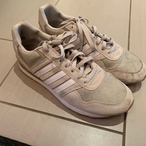 Men’s Adidas tennis shoes - Picture 1 of 6